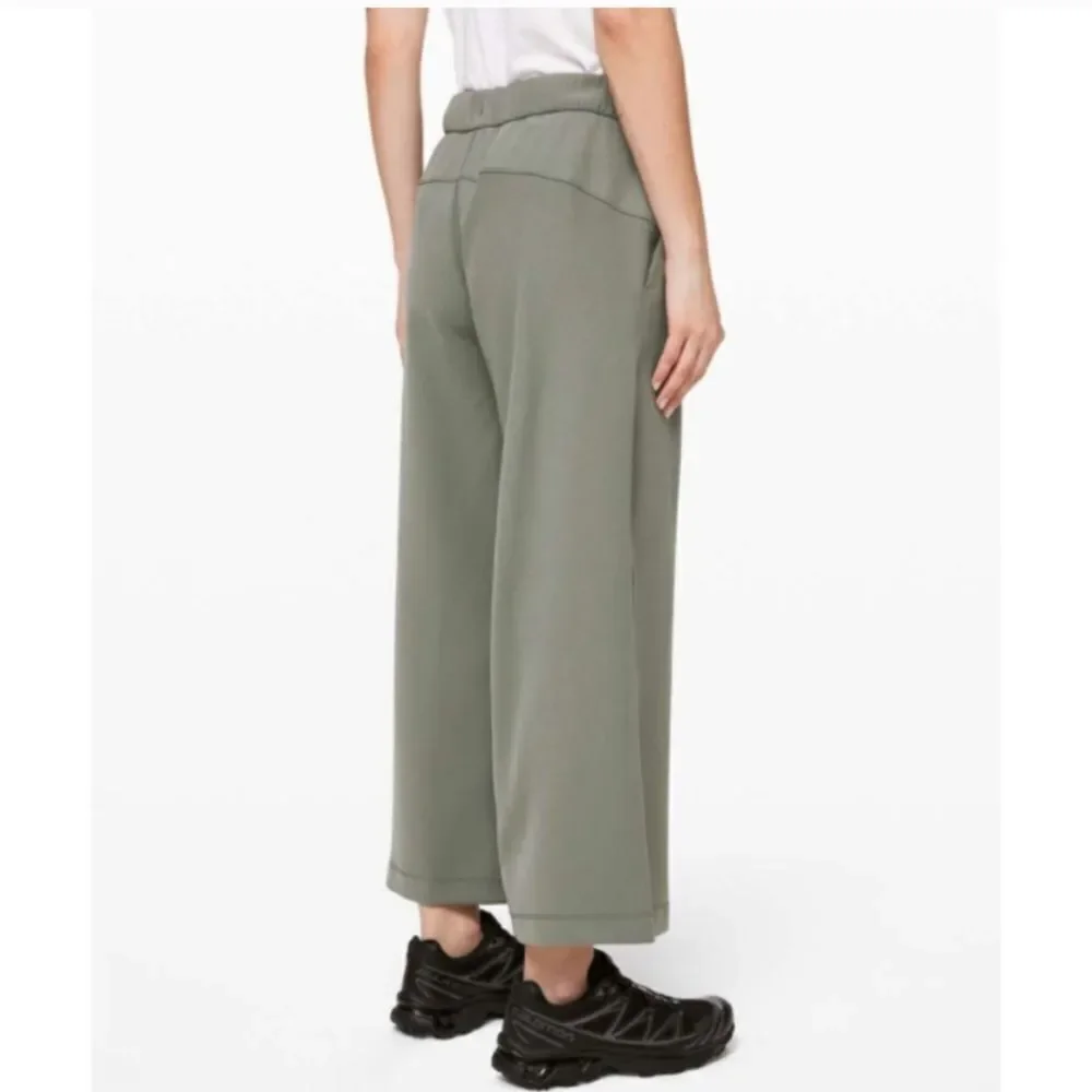 Lululemon On the fly wide leg pant